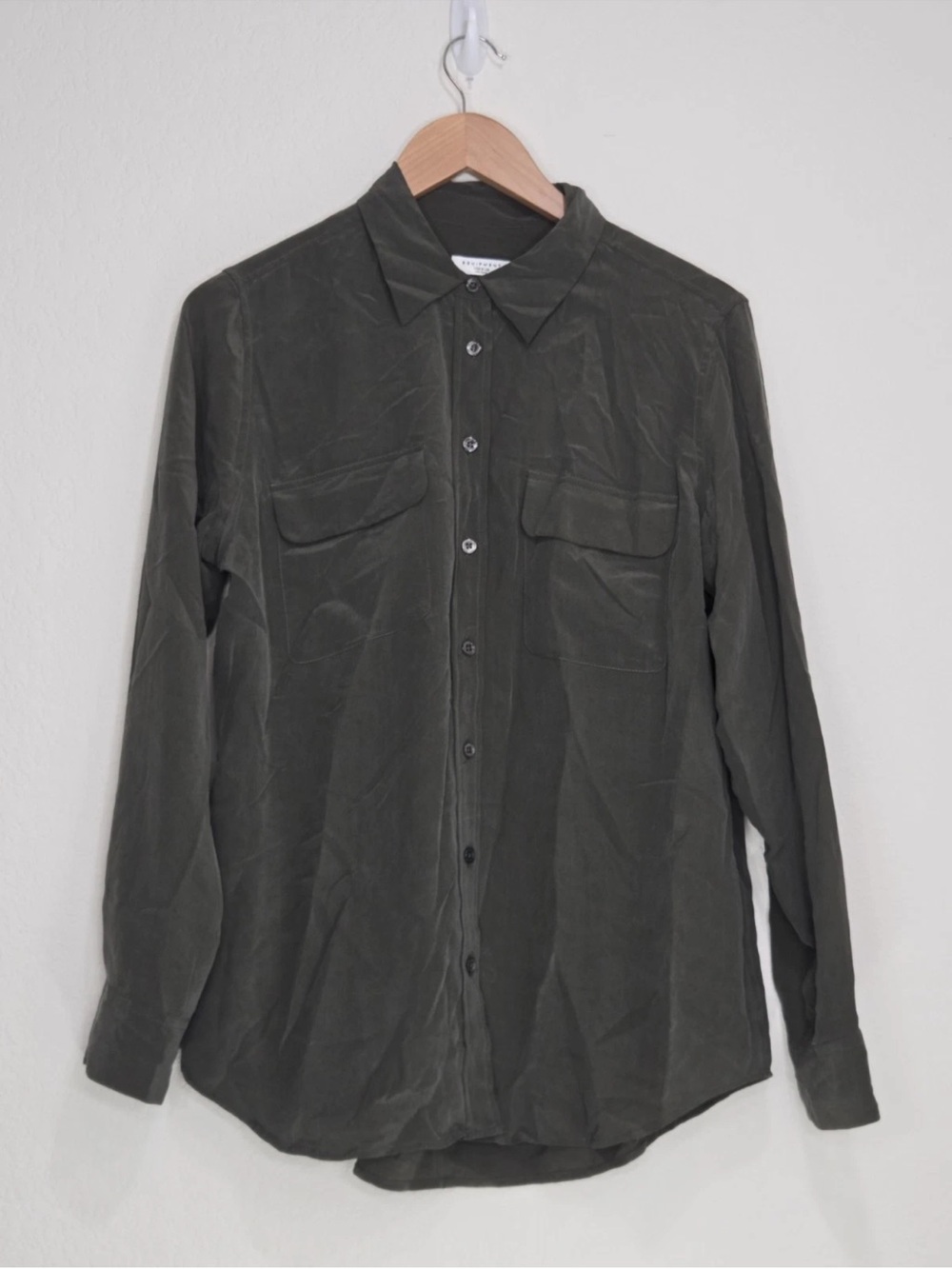 Equipment Femme Signature Slim Silk Shirt Olive Green Size M Womens